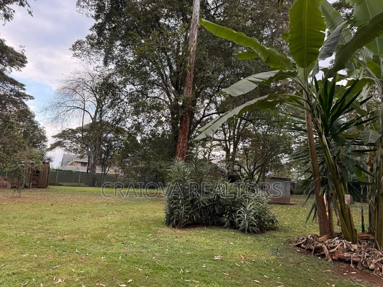 2.5acre Land With a Villa in Ridgeways