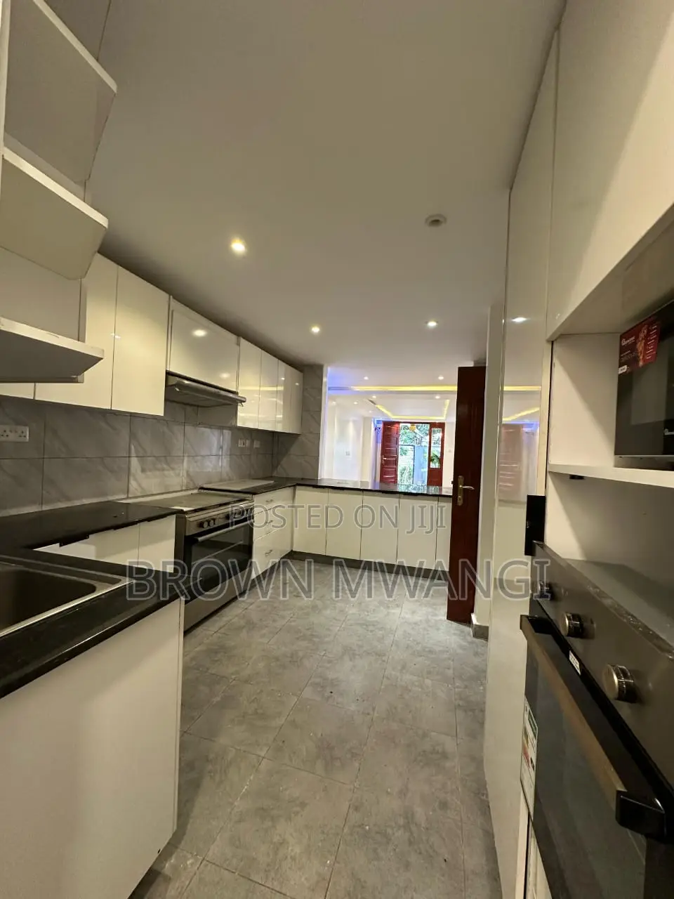 3bdrm House in Riverside Drive for rent in Riverside Drive