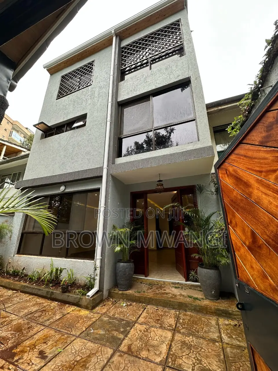 3bdrm House in Riverside Drive for rent in Riverside Drive