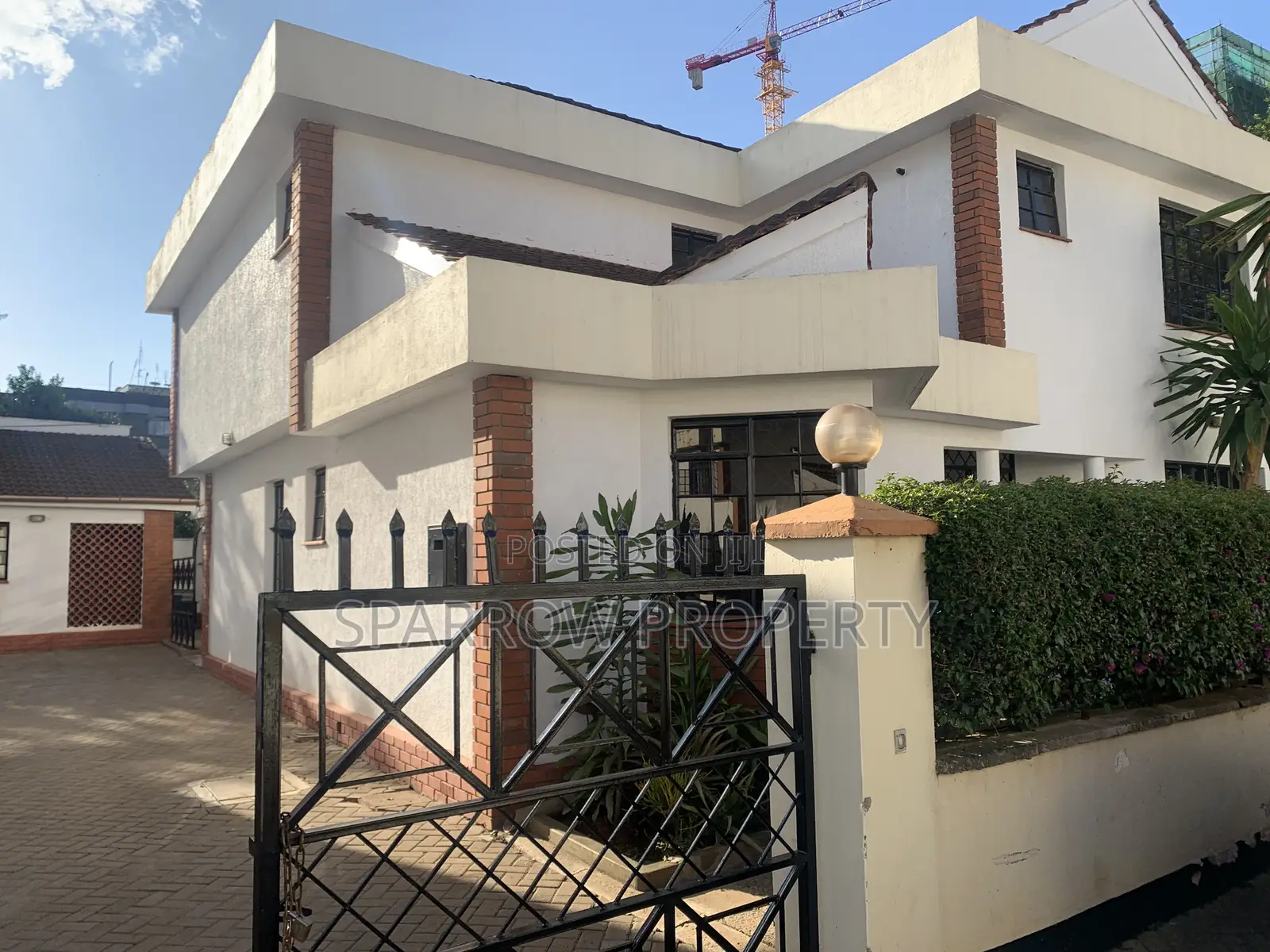 5bdrm Townhouse/Terrace in Jabavu Village, Hurlingham for sale in Hurlingham