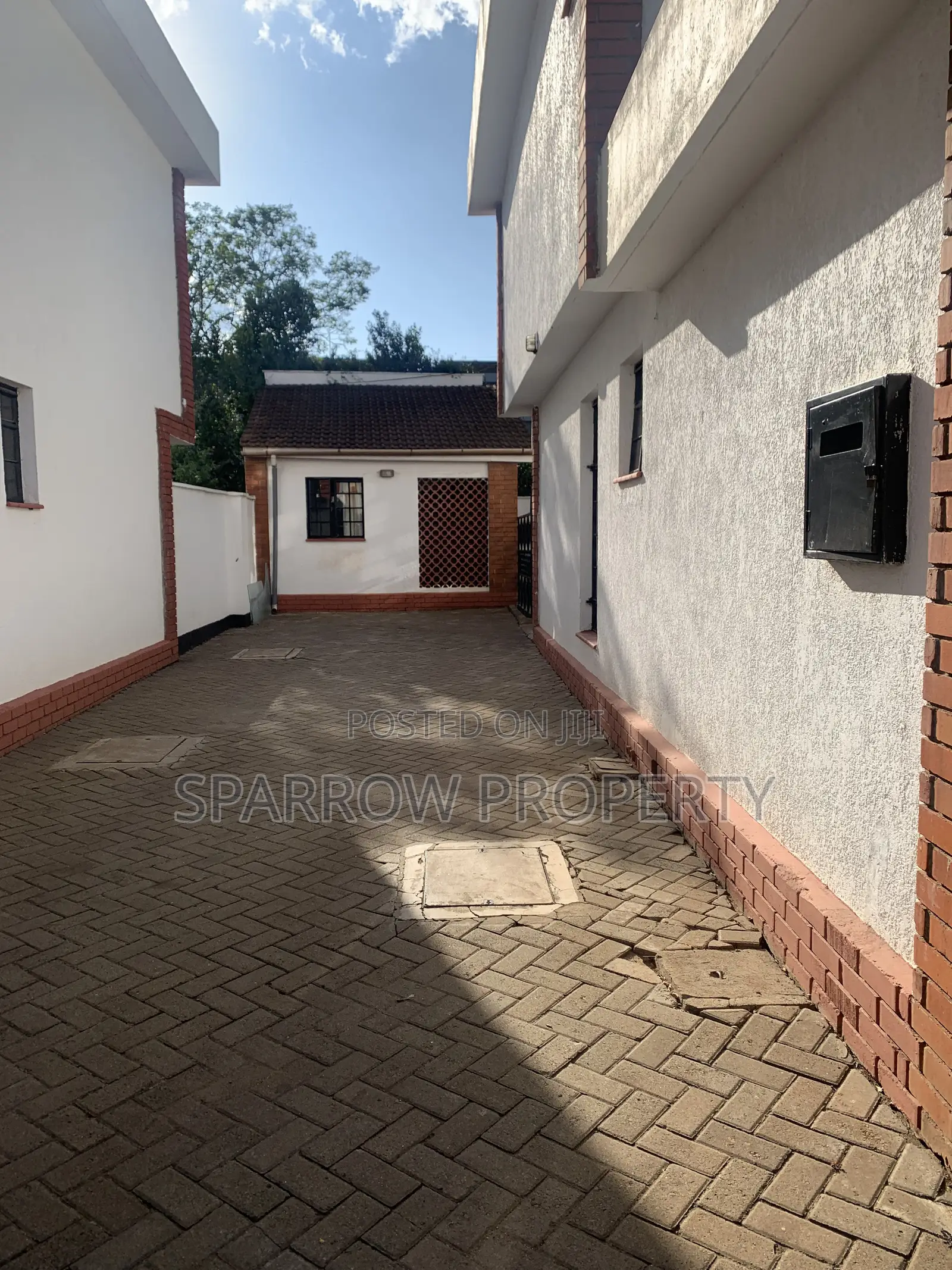 5bdrm Townhouse/Terrace in Jabavu Village, Hurlingham for sale in Hurlingham
