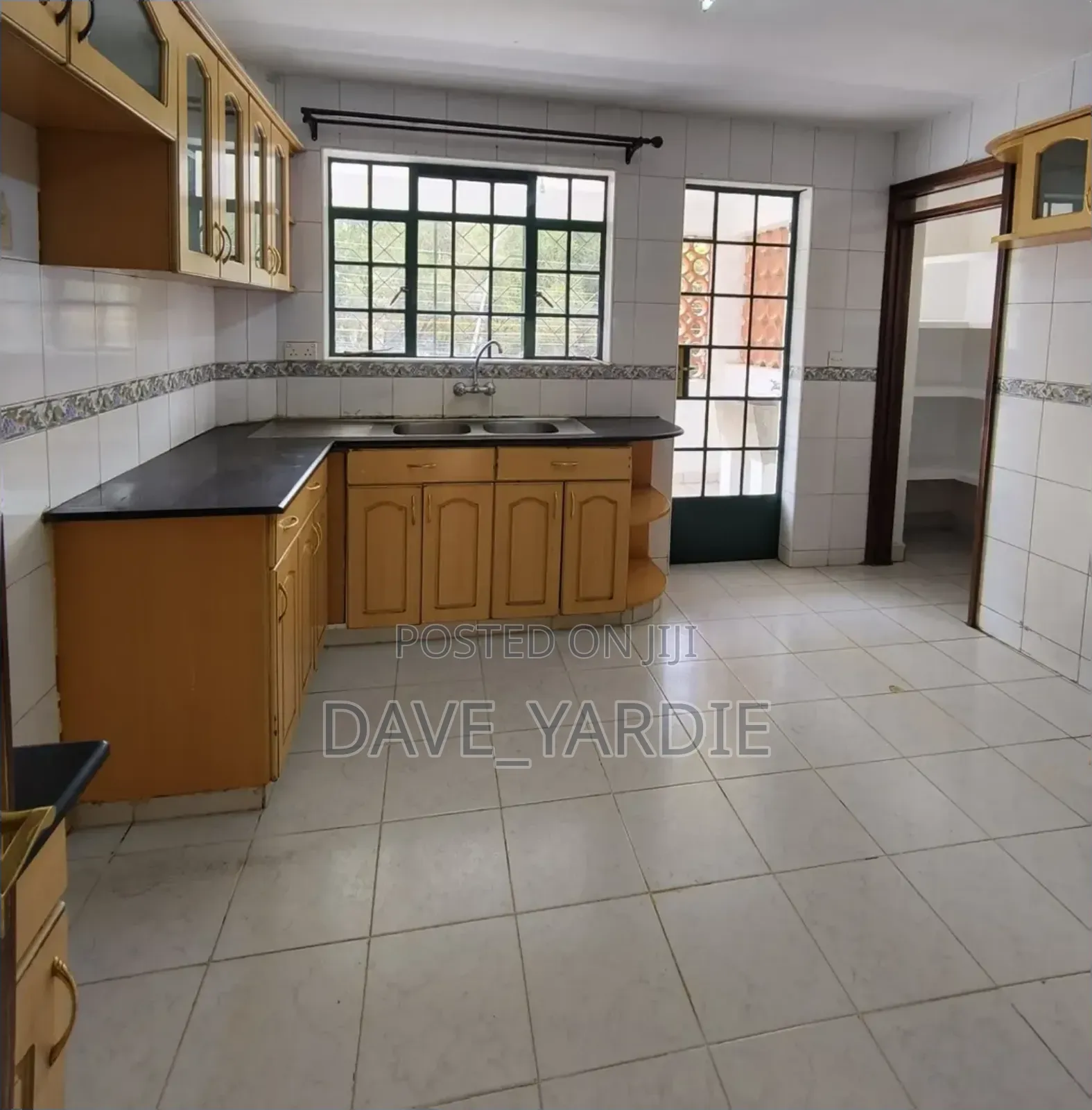 3bdrm Block of Flats in Lavington for sale in Lavington