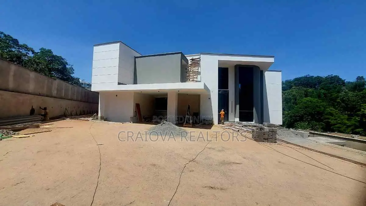 5bdrm Villa in Nyari for sale in Nyari