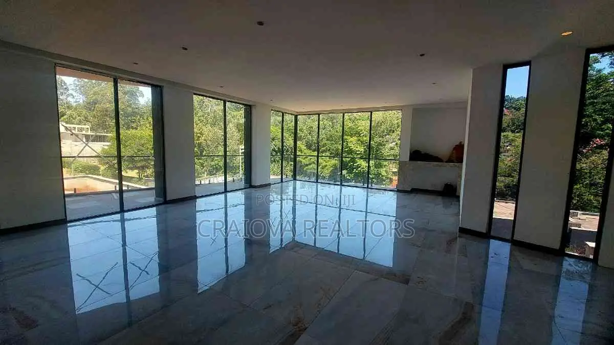 5bdrm Villa in Nyari for sale in Nyari