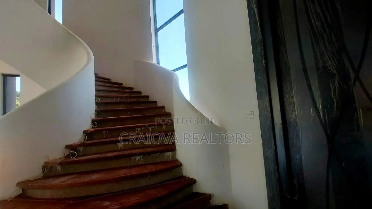 5bdrm Villa in Nyari for sale in Nyari