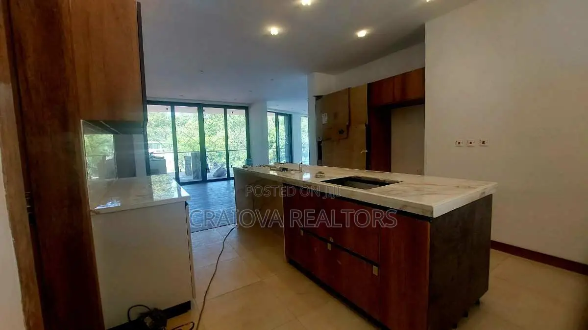 5bdrm Villa in Nyari for sale in Nyari
