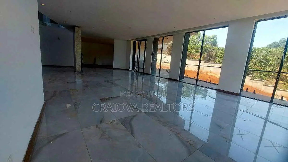 5bdrm Villa in Nyari for sale in Nyari