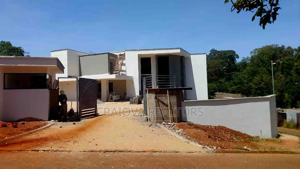 5bdrm House in Nyari for sale in Nyari