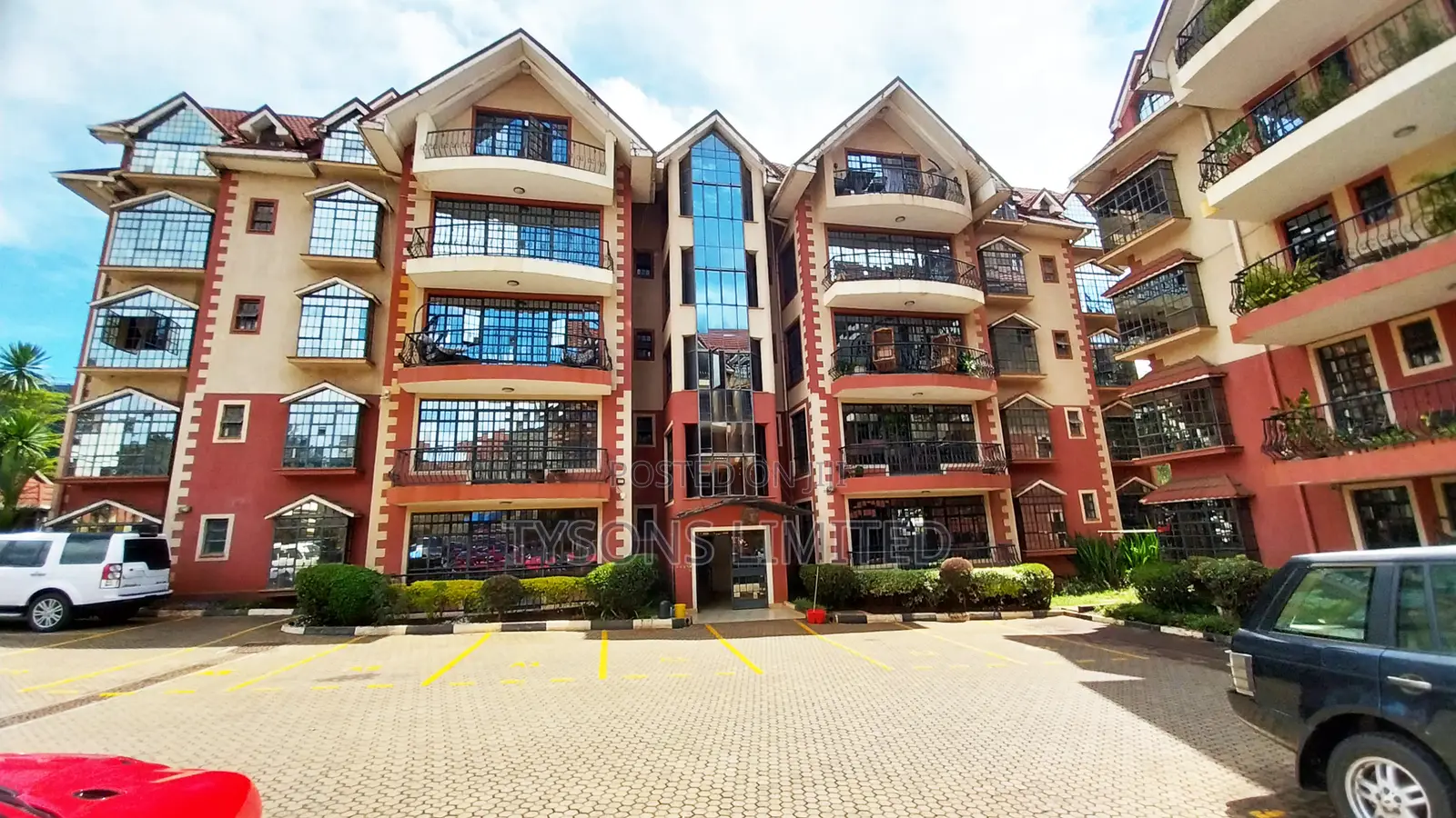 3bdrm Apartment in Lavington, Valley Arcade for sale in Valley Arcade