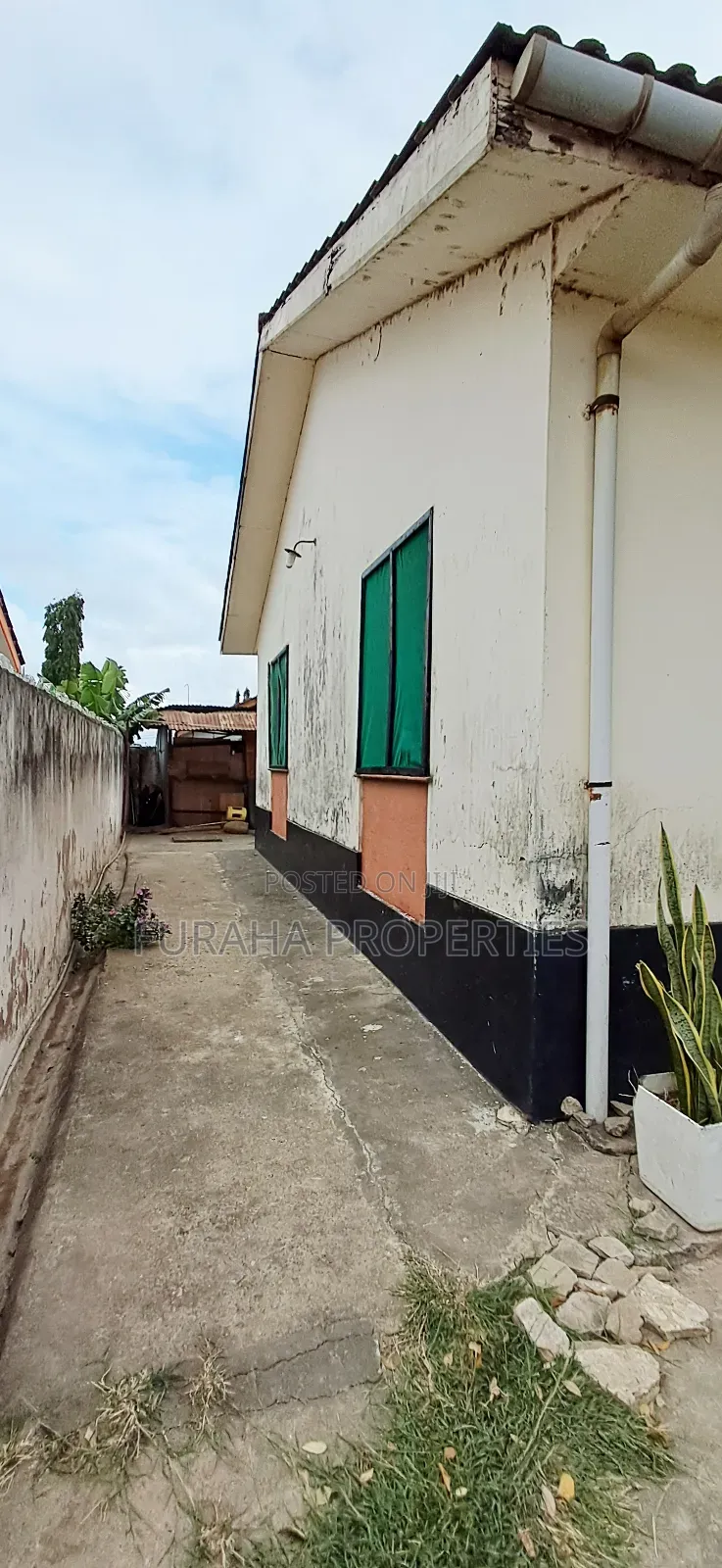 3bdrm Bungalow in Kiembeni Hillside for sale in Kiembeni