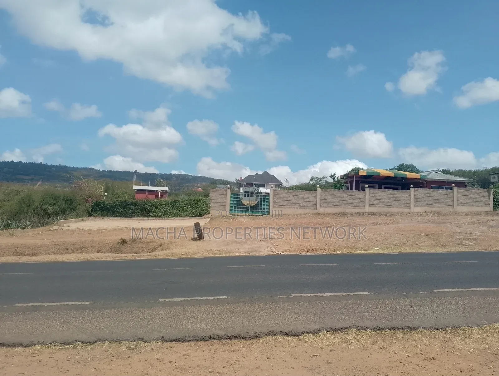 Kithini Mks -1/8 For Sale Located 2nd Row Off Tarmac. in Machakos Town