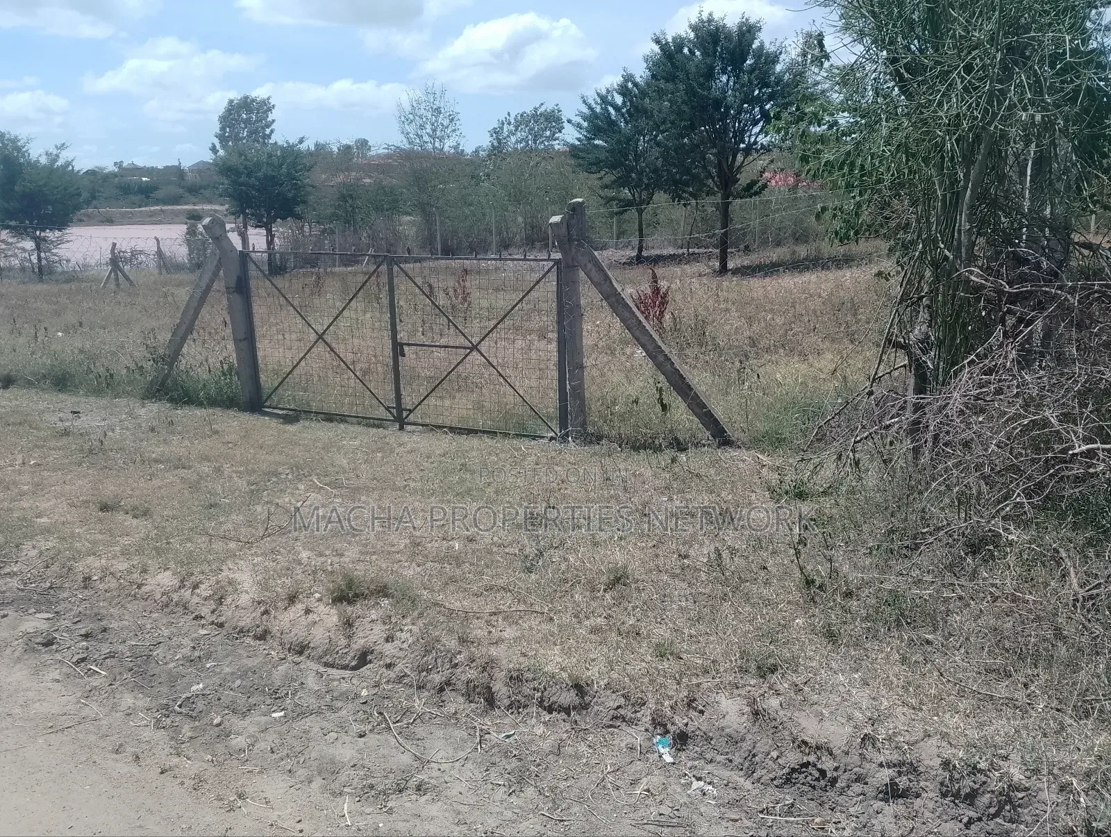 Kithini Mks -1/8 For Sale Located 2nd Row Off Tarmac. in Machakos Town