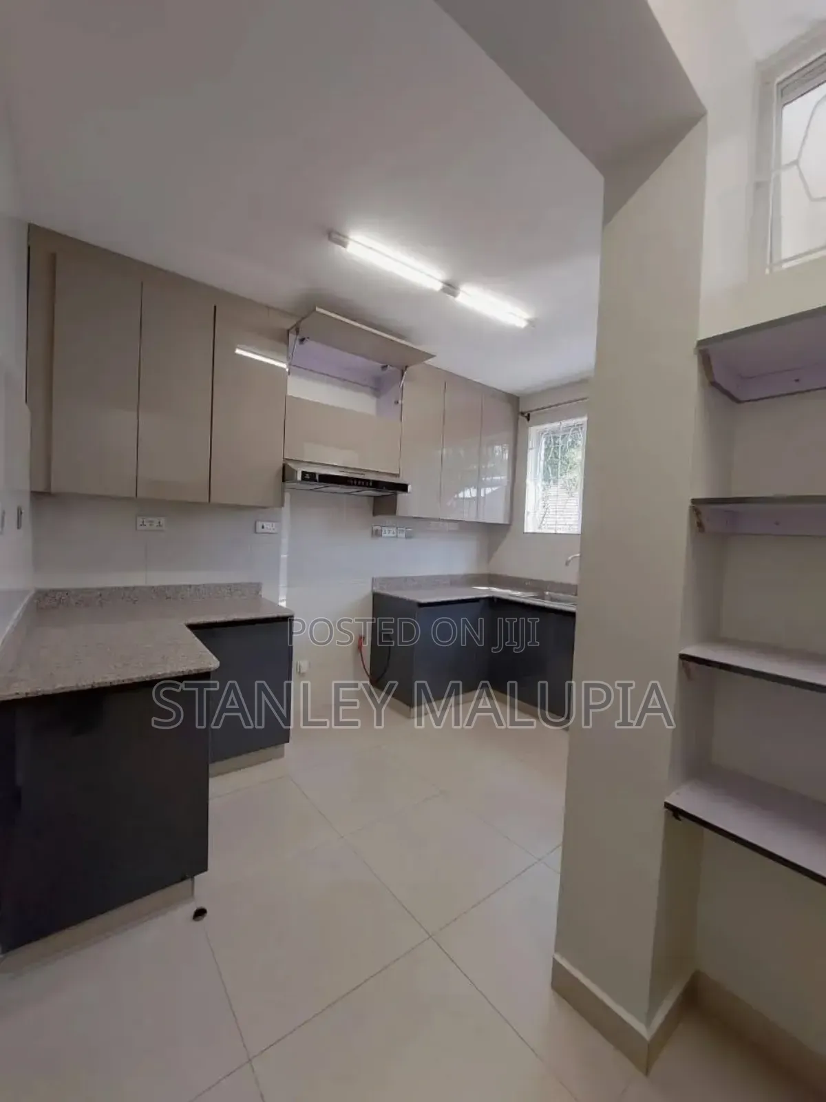 4bdrm Townhouse / Terrace in Rhapta Road Side for rent in Raphta Road Area