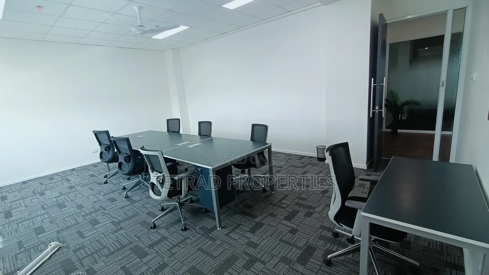 37m2 12 Desks Furnished Office In Riverside Drive ($2800) in Riverside Drive