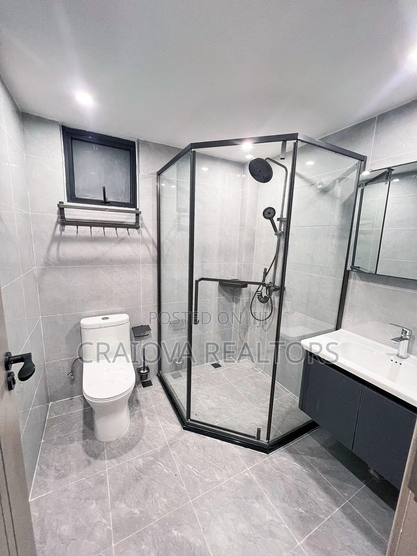 3bdrm Apartment in Lavington for sale in Lavington