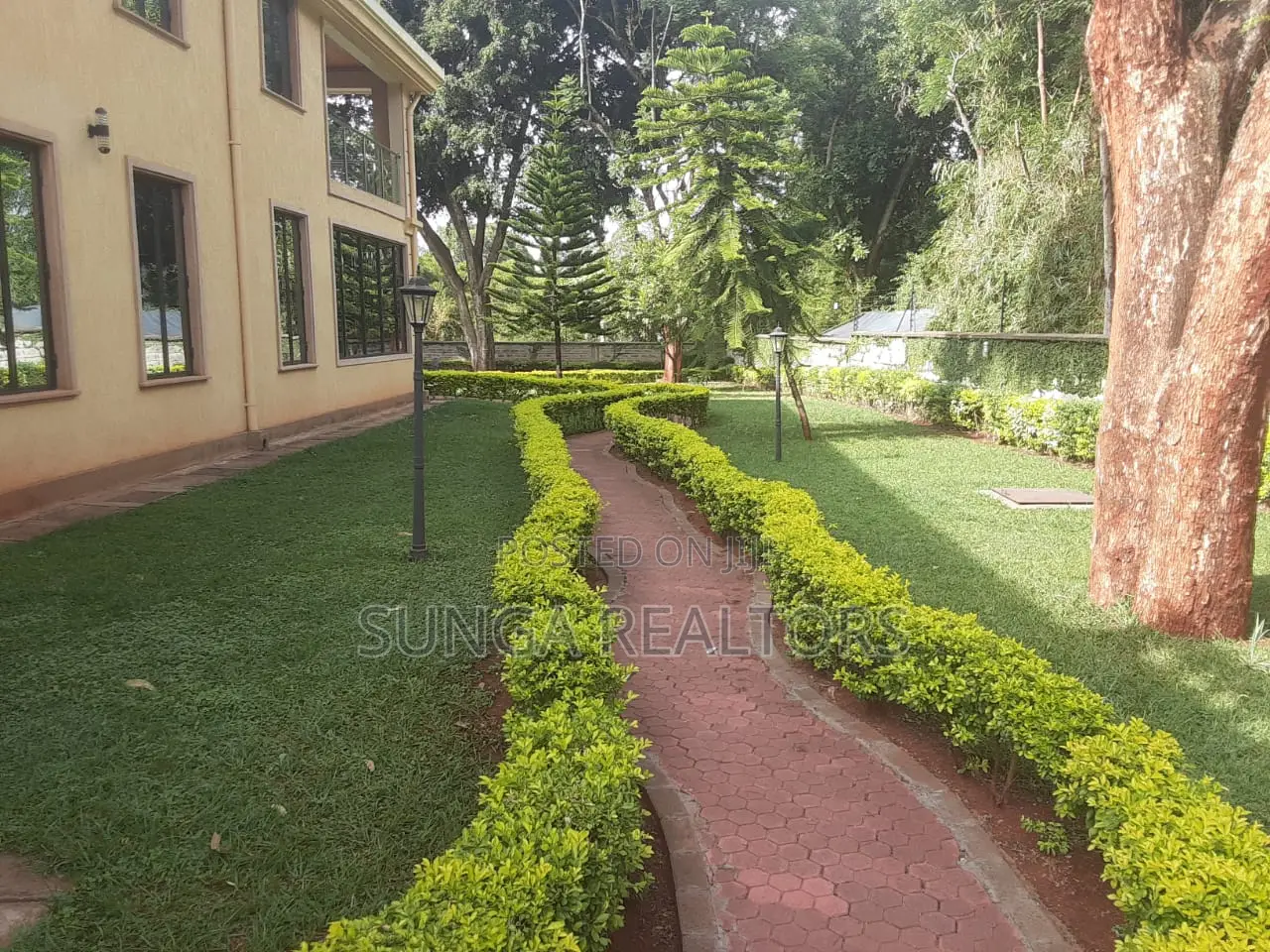 5bdrm House in Un Avenue, Runda for sale in Runda