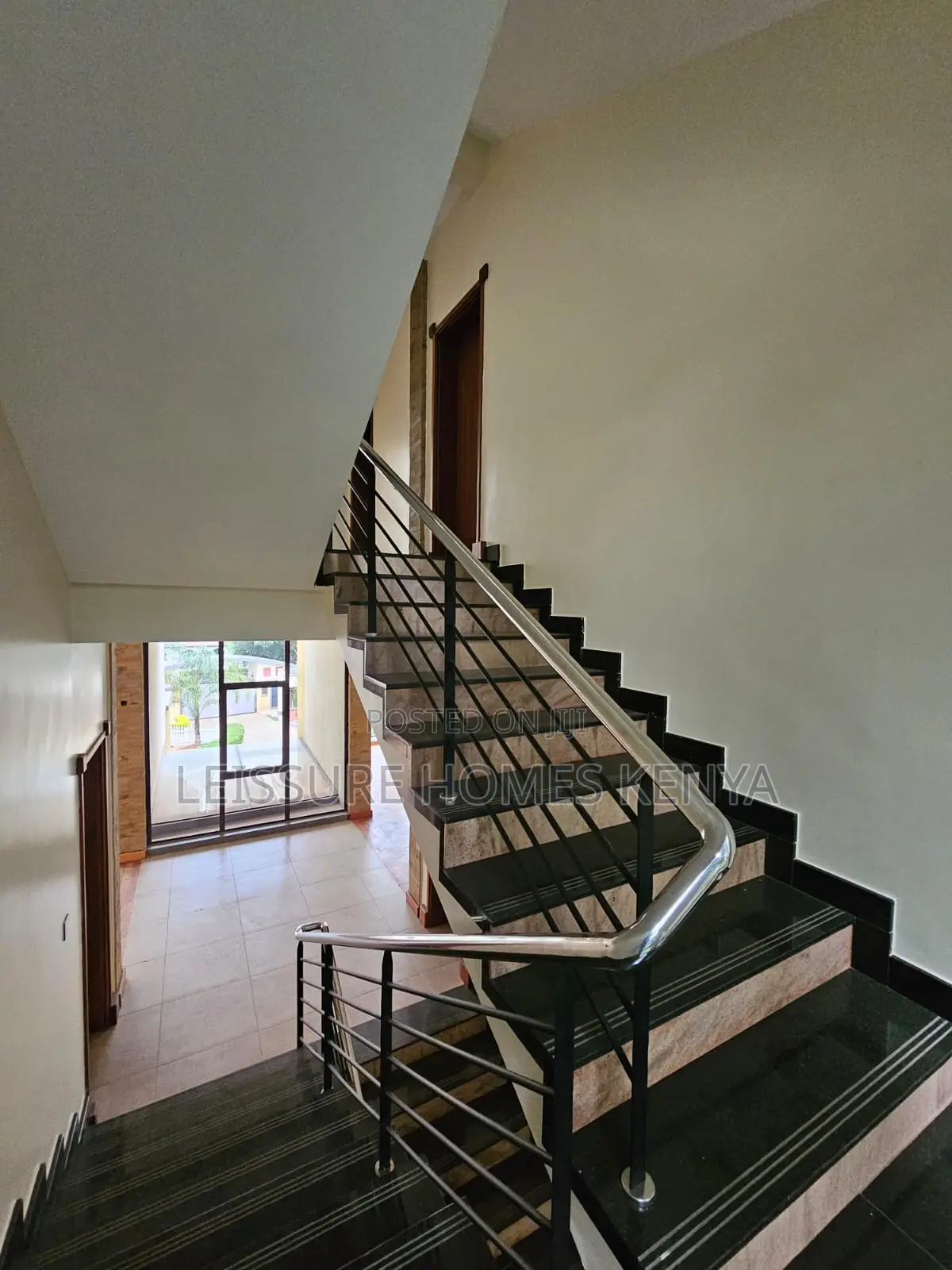 5bdrm House in Lavington for sale in Lavington