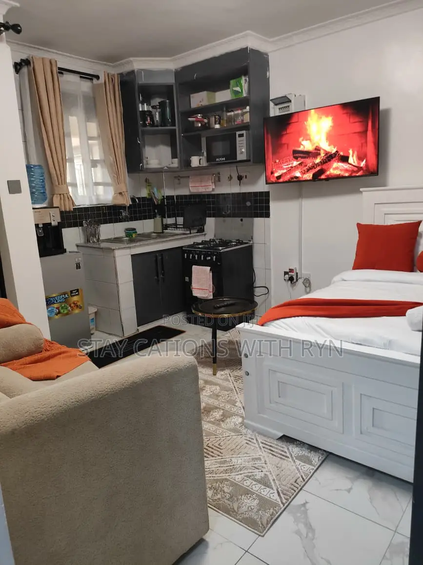 Budget Studio - Airbnb in Ruaka Town Near Two Rivers in Ruaka