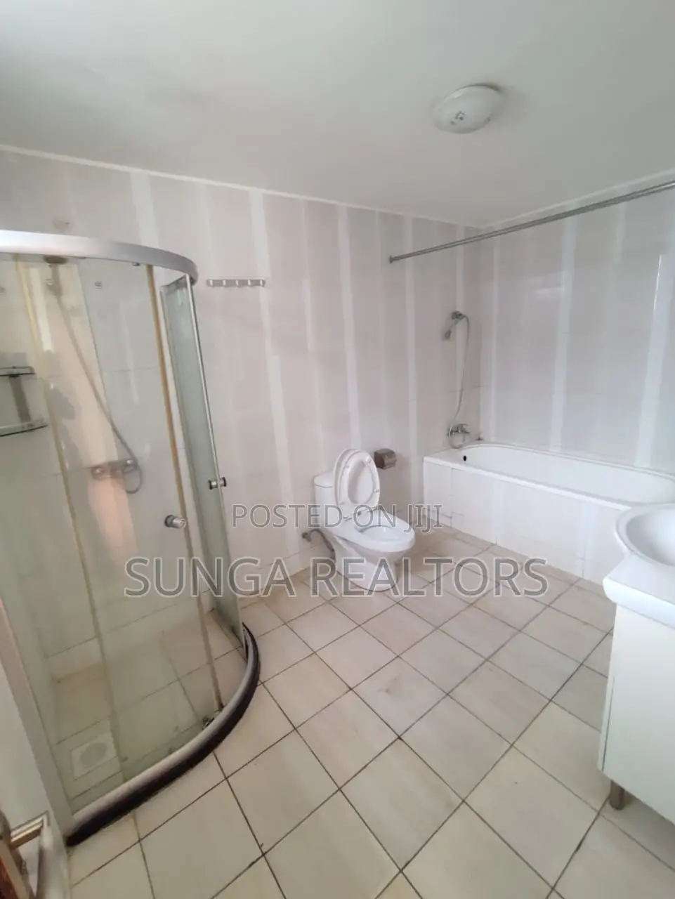 3bdrm Apartment in Mbaazi Rd., Valley Arcade for sale in Valley Arcade