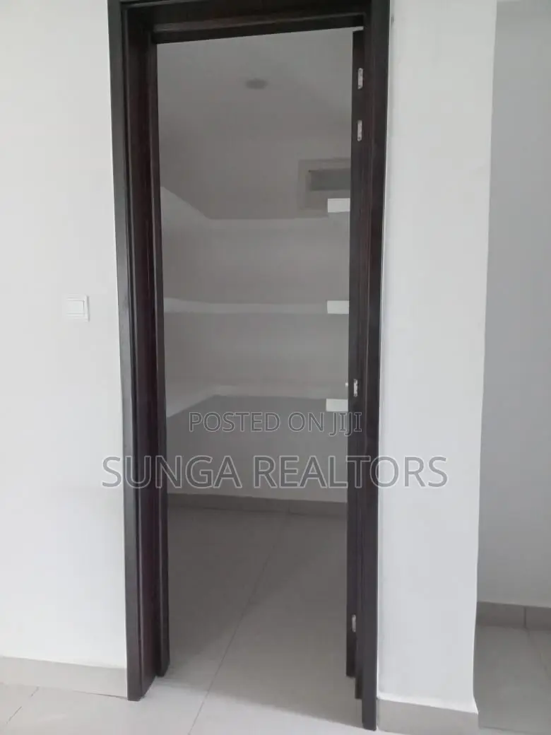 2bdrm Apartment in General Mathenge, Spring Valley for sale in Spring Valley