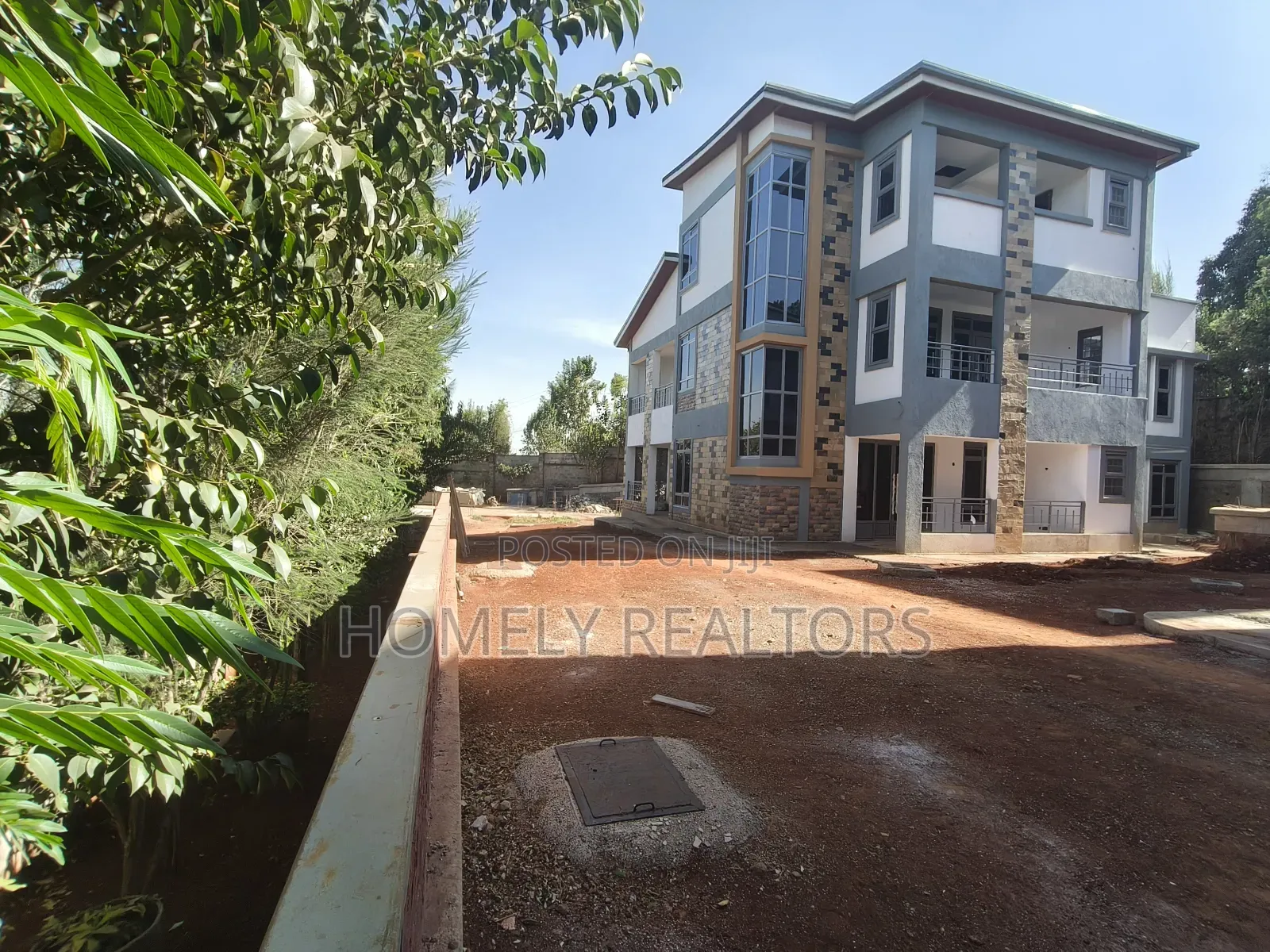 5bdrm Maisonette in Gated Estate, Kerarapon for sale in Kerarapon