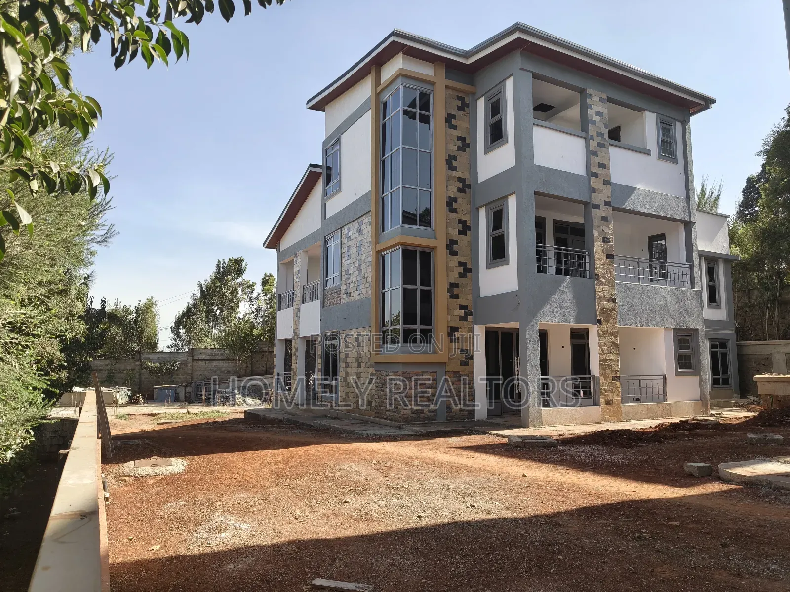 5bdrm Maisonette in Gated Estate, Kerarapon for sale in Kerarapon