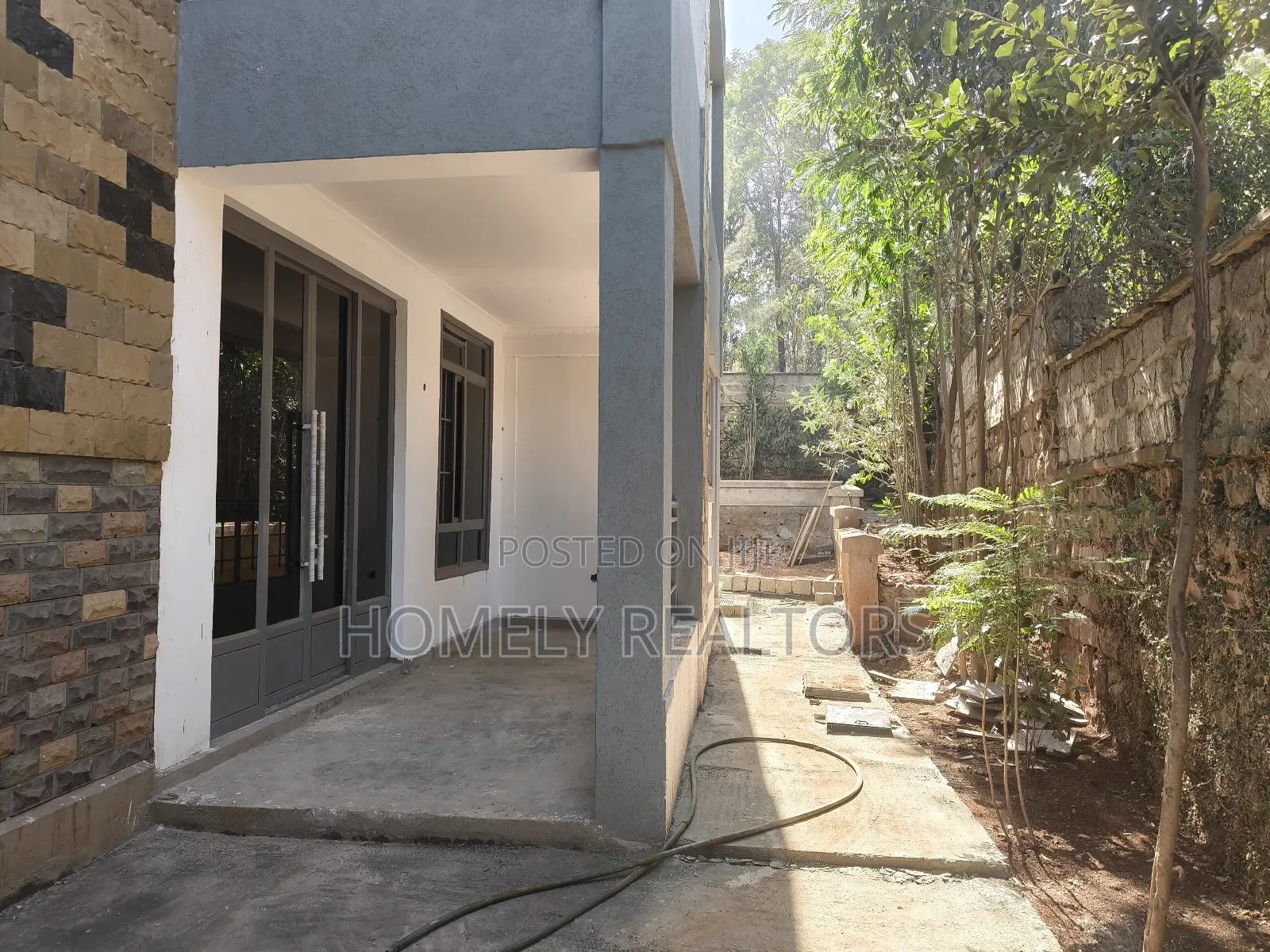 5bdrm Maisonette in Gated Estate, Kerarapon for sale in Kerarapon