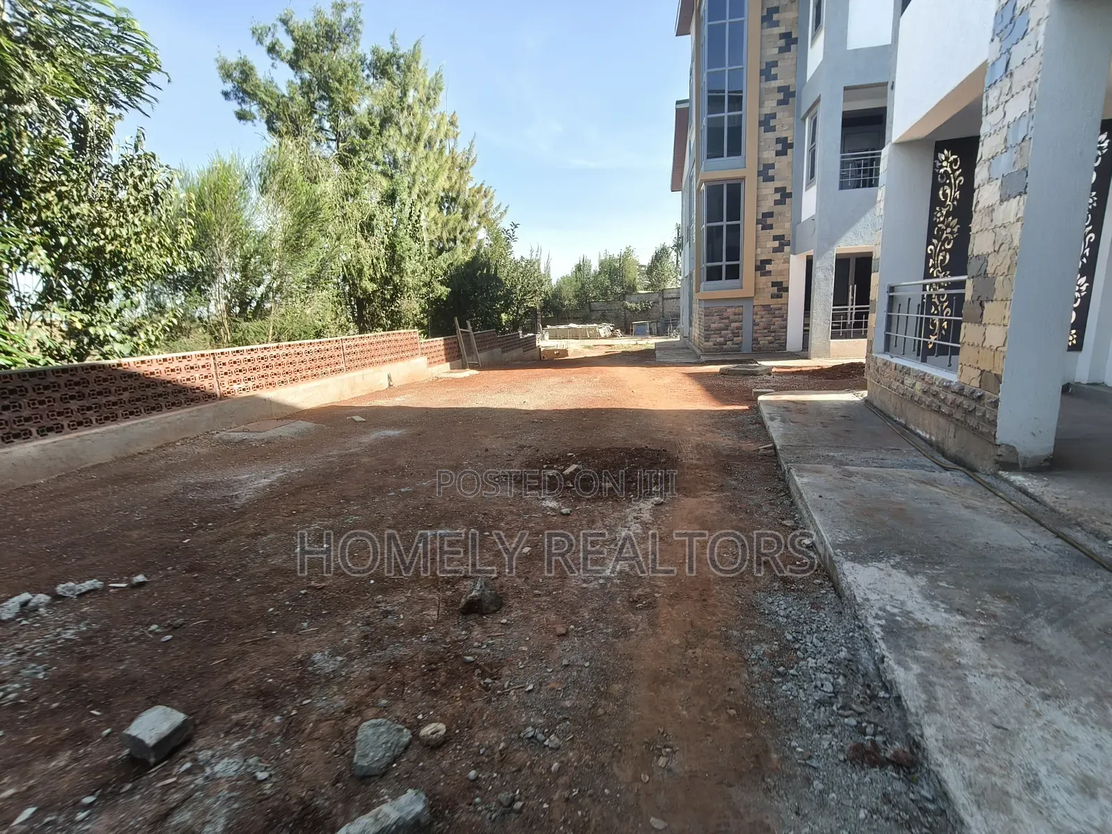 5bdrm Maisonette in Gated Estate, Kerarapon for sale in Kerarapon