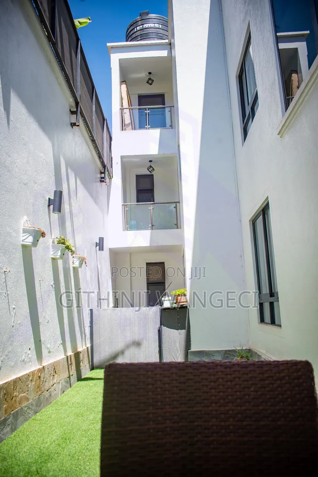 4bdrm Mansion in Kerarapon for sale in Kerarapon