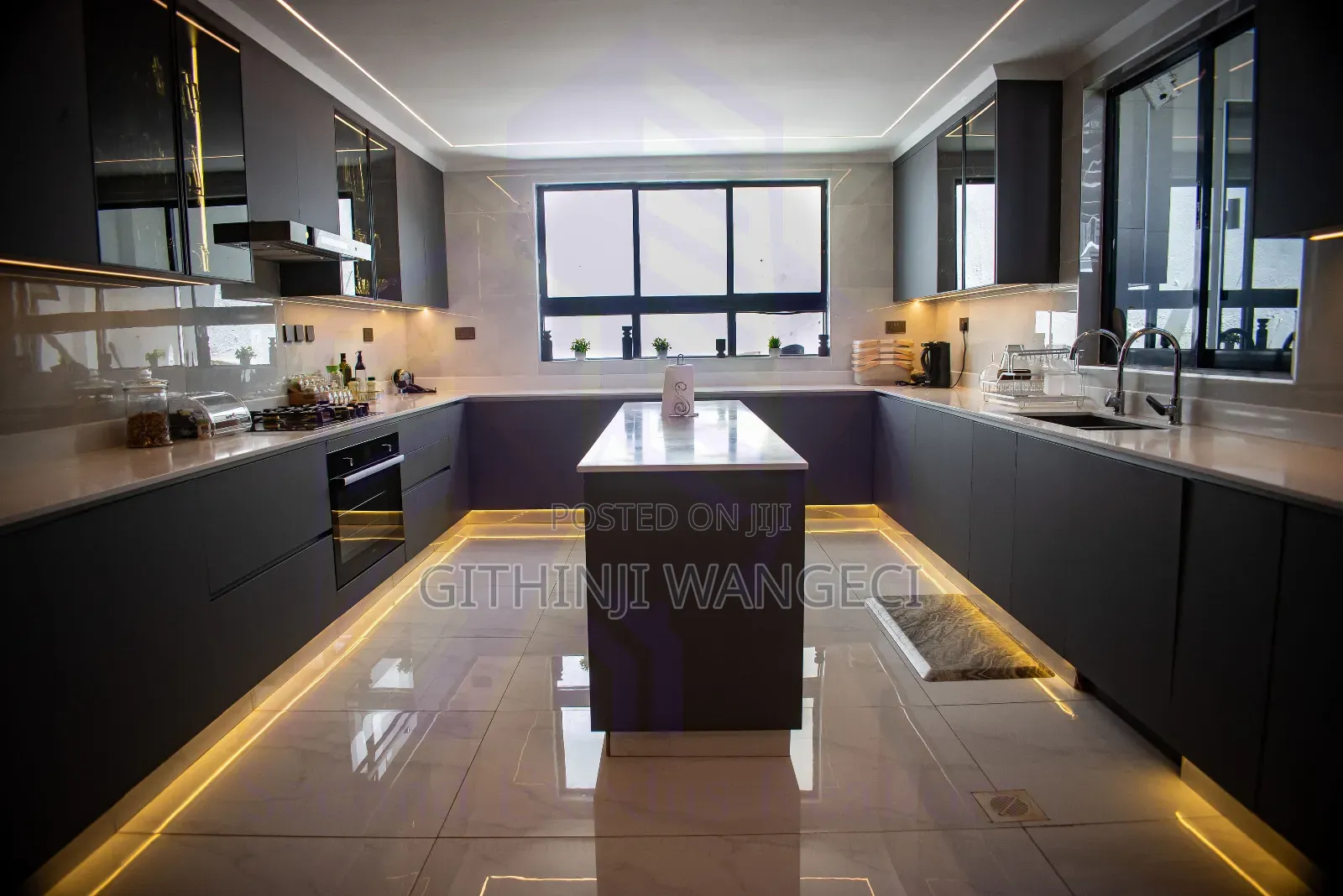 4bdrm Mansion in Kerarapon for sale in Kerarapon
