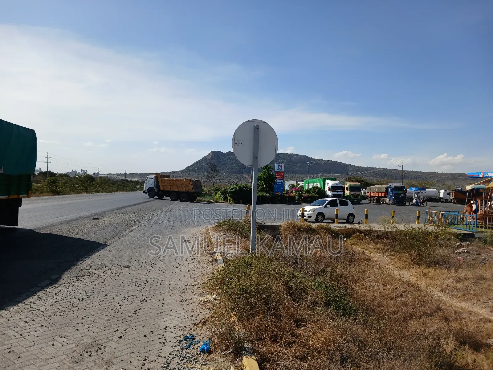 Mombasa Road, Maanzoni, on Tarmac, 5 Acres in Mua