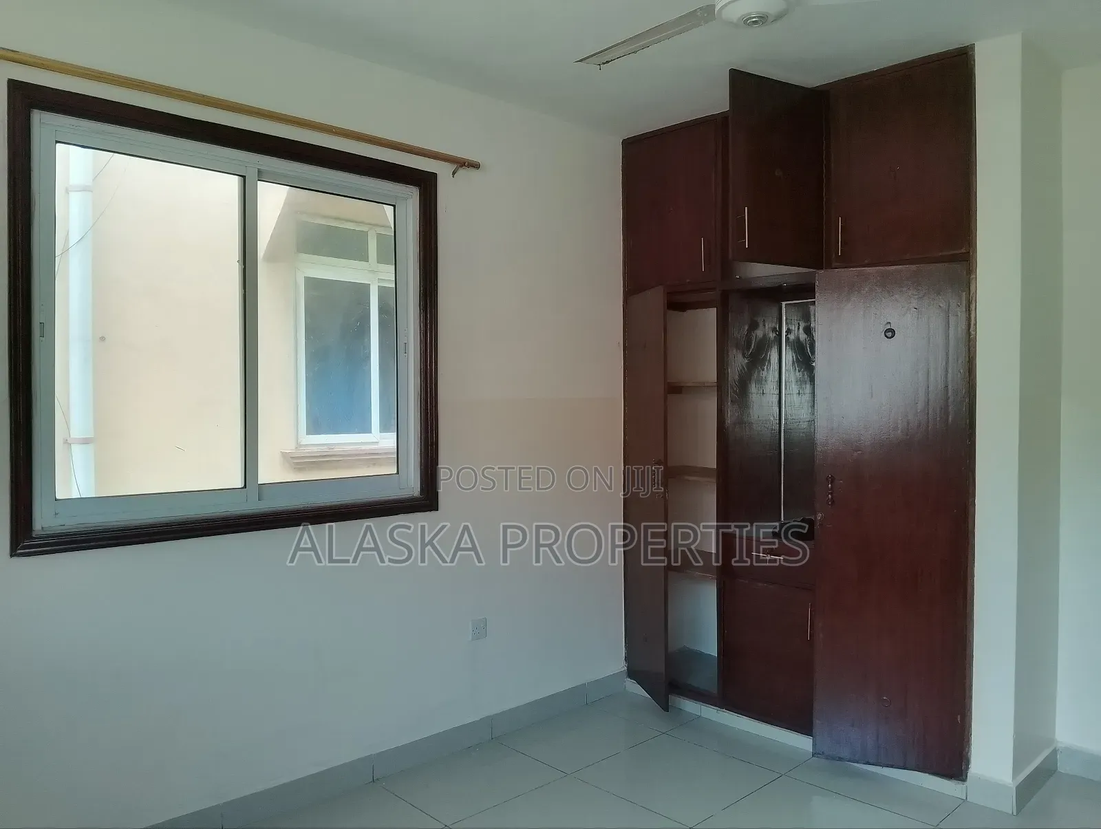 3bdrm Apartment in Beach Road, Nyali for rent in Nyali