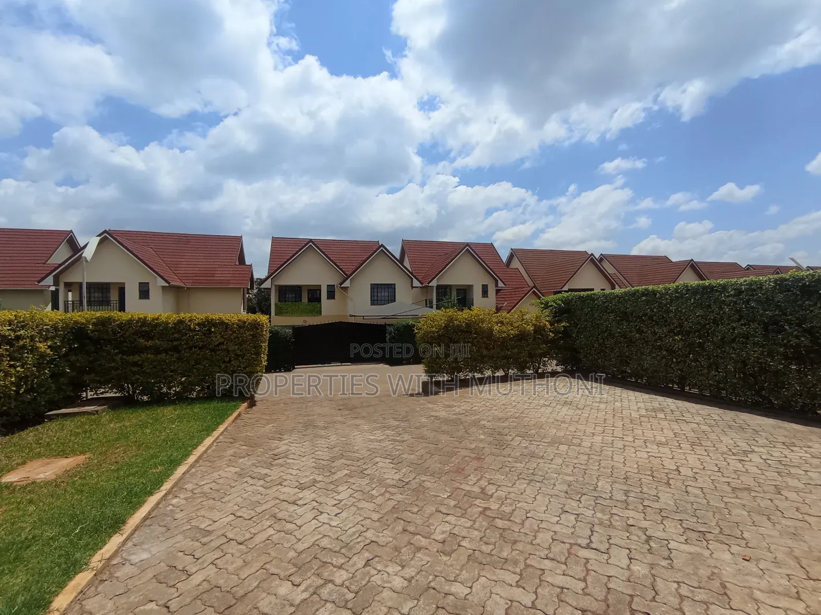 4bdrm Maisonette in Oluulua for sale in Oluulua