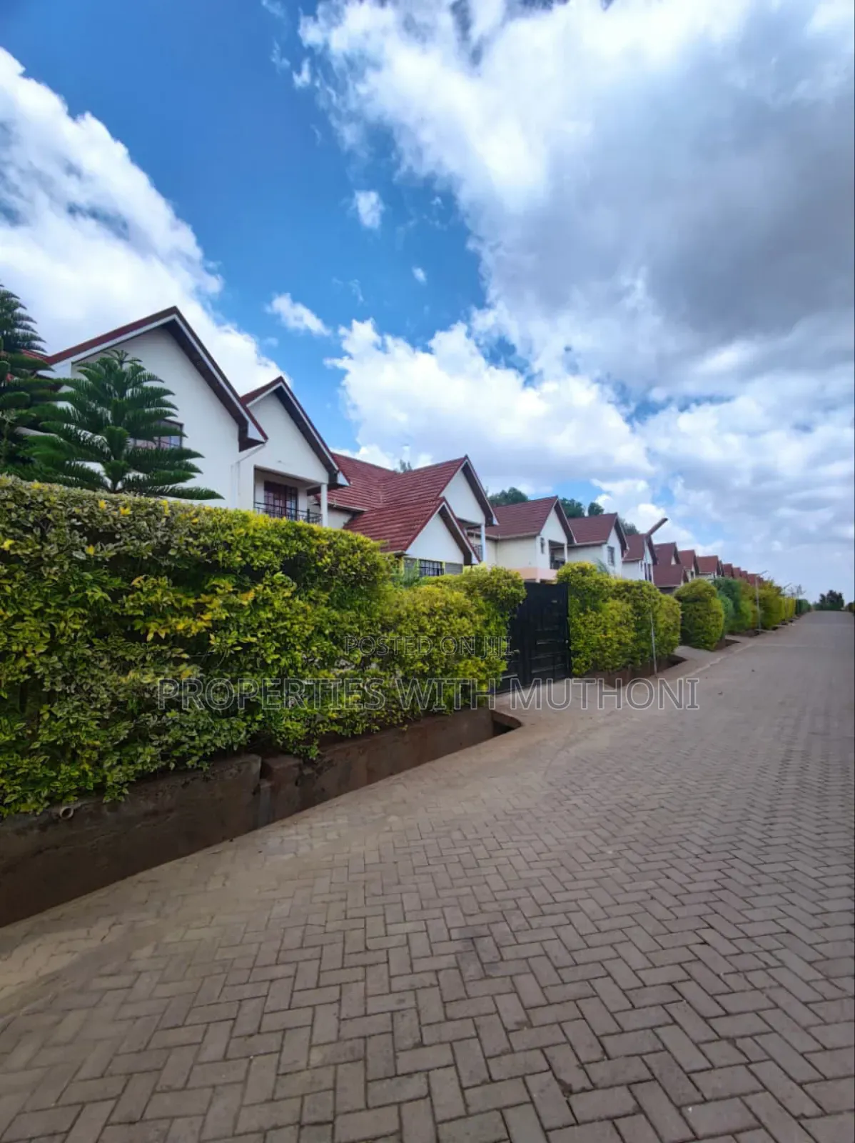4bdrm Maisonette in Oluulua for sale in Oluulua