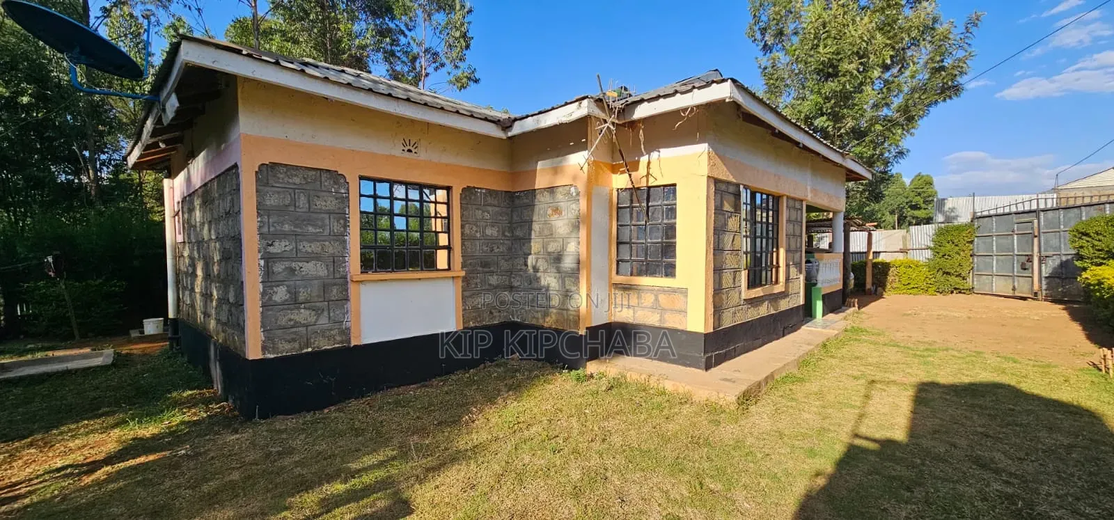 2bdrm Bungalow in Outspan, Racecourse for sale in Racecourse