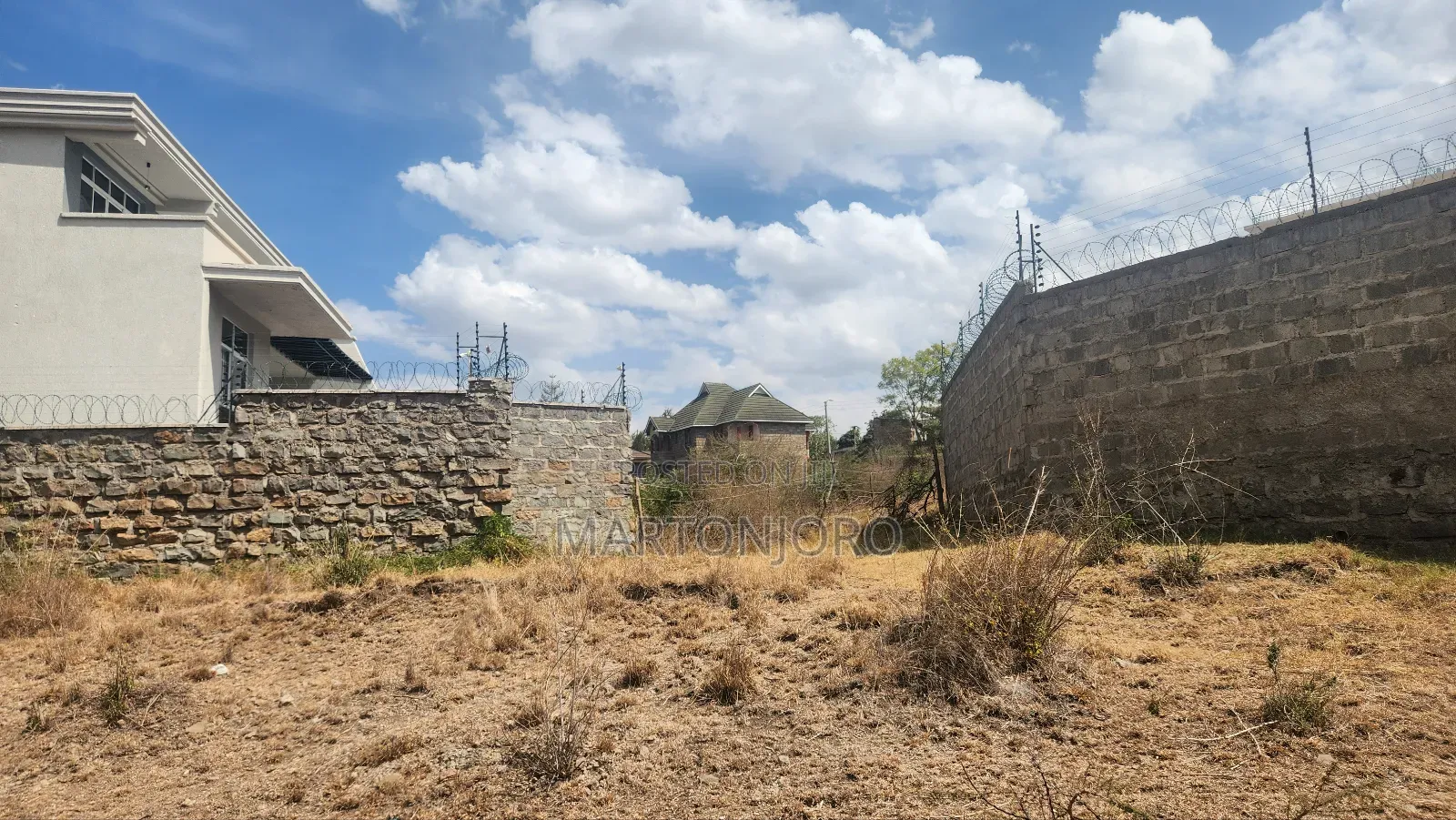 100 by 100 Thika Landless Estates in Makongeni / Thika