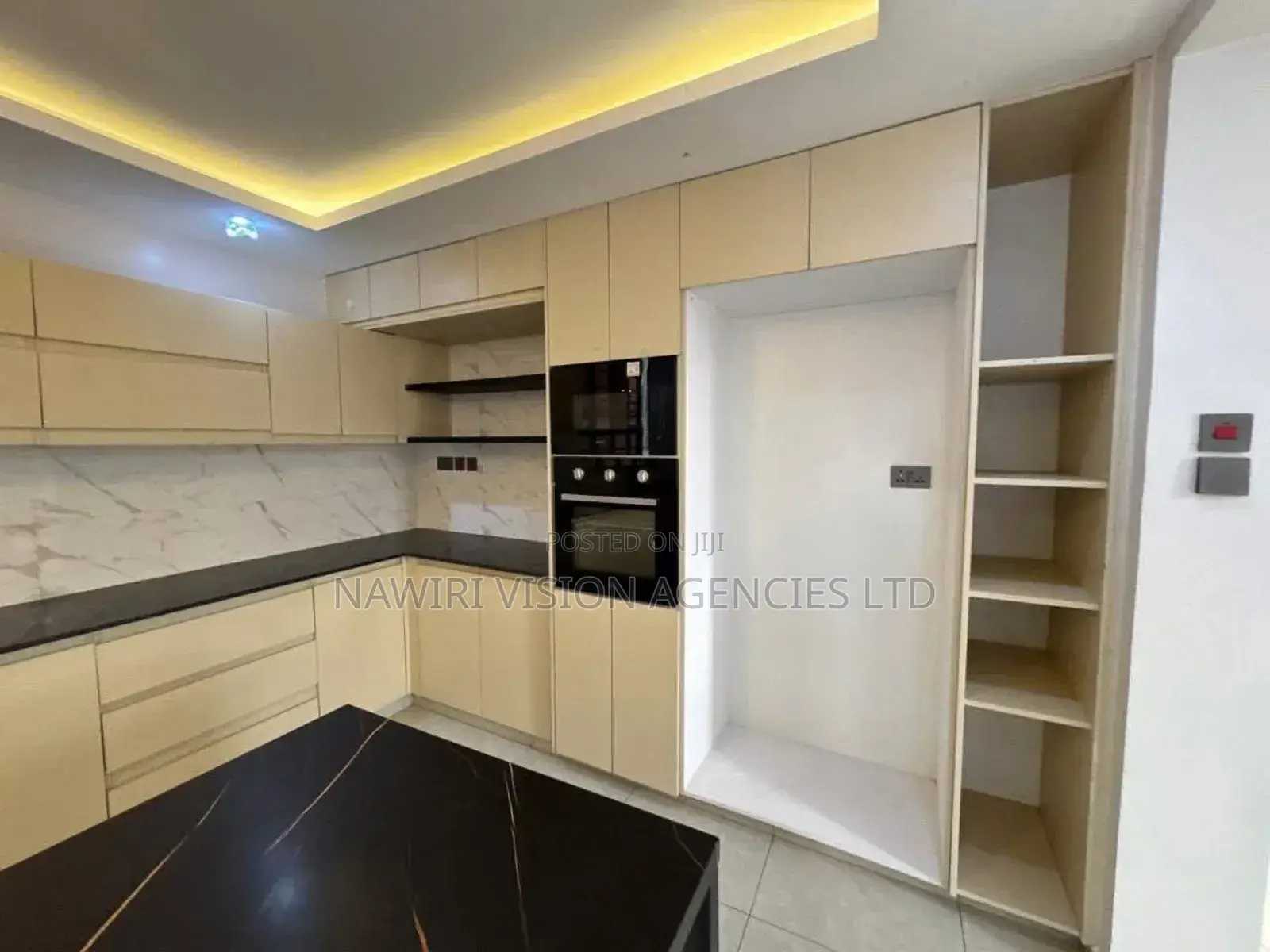 4bdrm Mansion in Membley for sale in Membley Estate