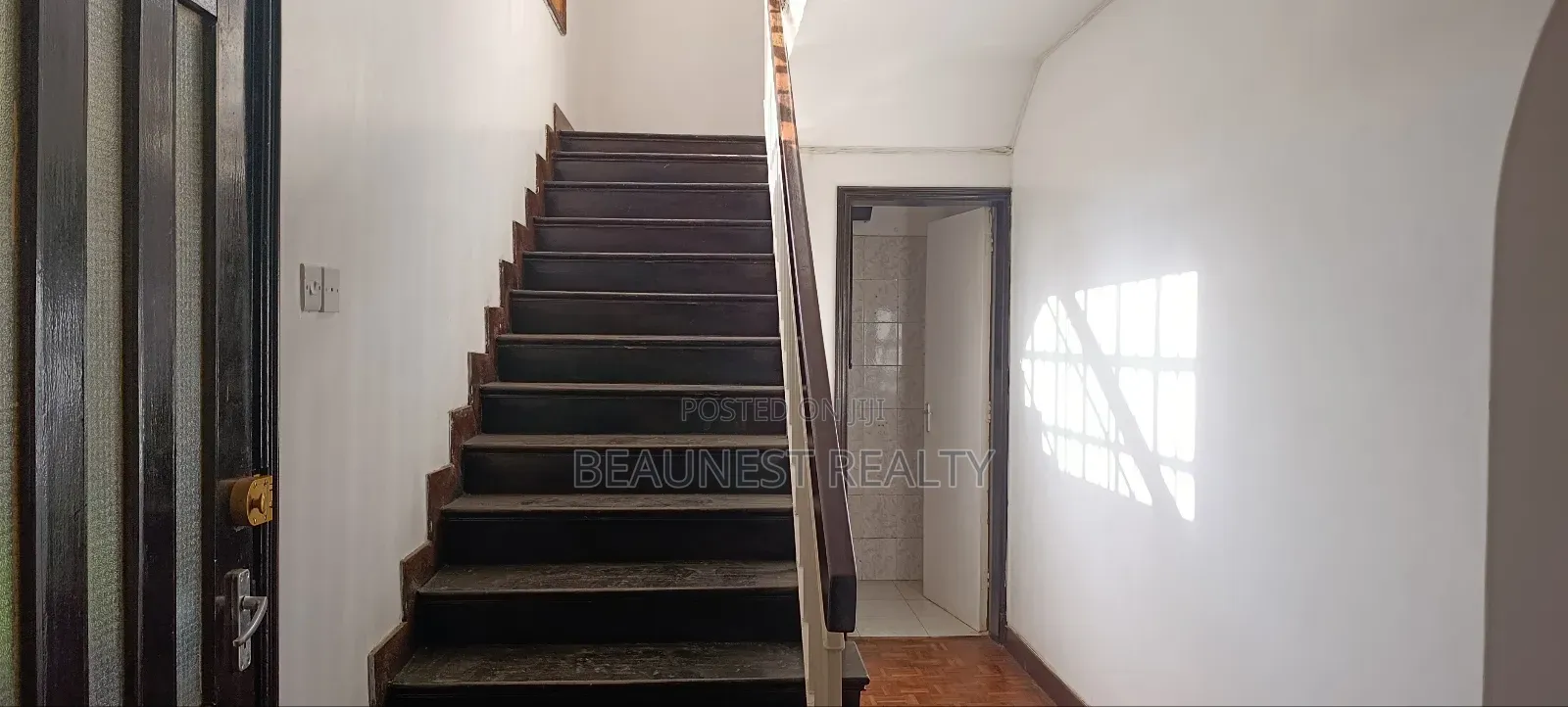 5 Bedroom Townhouse Office to Let in Spring Valley