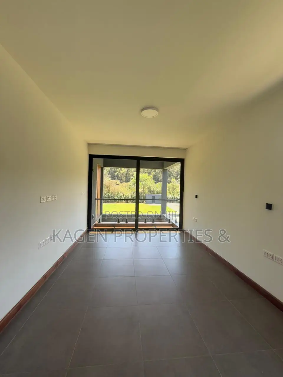 5bdrm Maisonette in Hardy for sale in Hardy