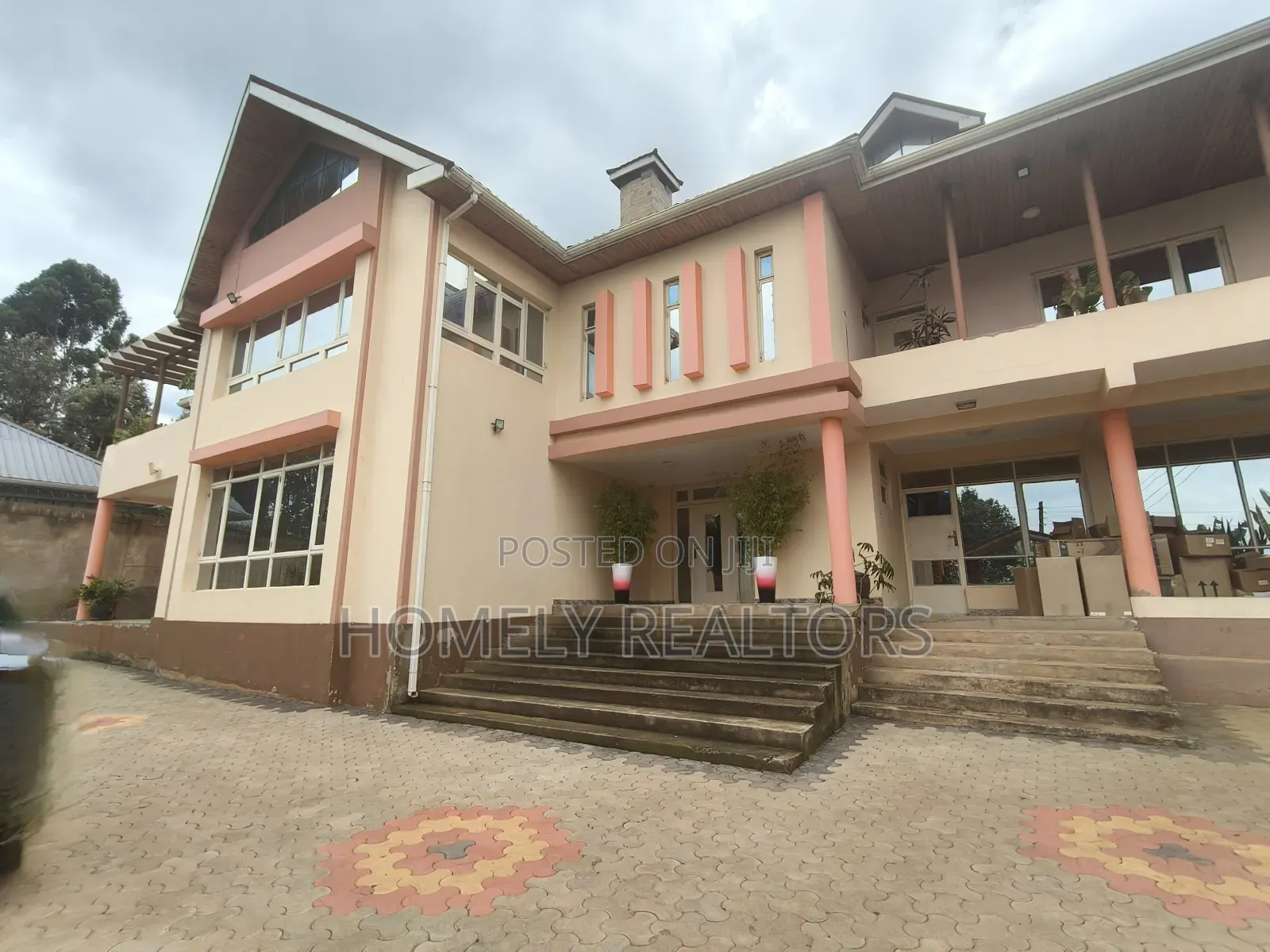 8bdrm Mansion in Kerarapon Drive for rent in Kerarapon