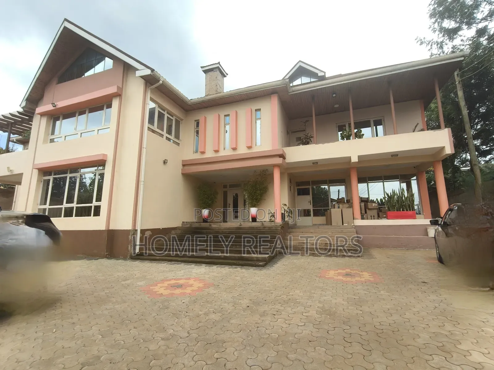 8bdrm Mansion in Kerarapon Drive for rent in Kerarapon