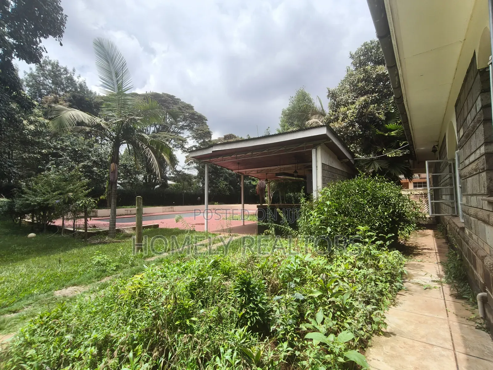 8bdrm Mansion in Kerarapon Drive for rent in Kerarapon