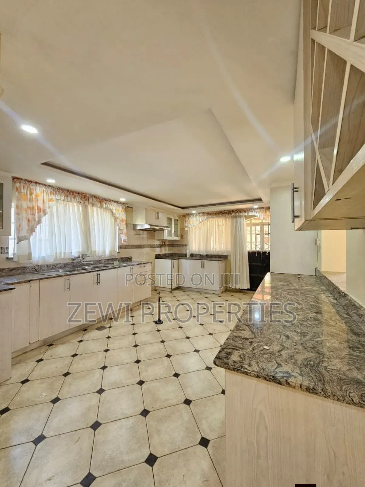 5bdrm Mansion in Kibiku for sale in Kibiku