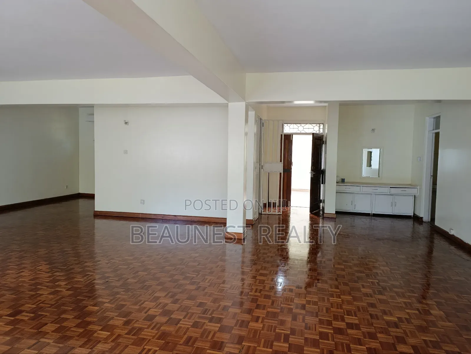 3 Bedroom Duplex Office in Raphta Road Area
