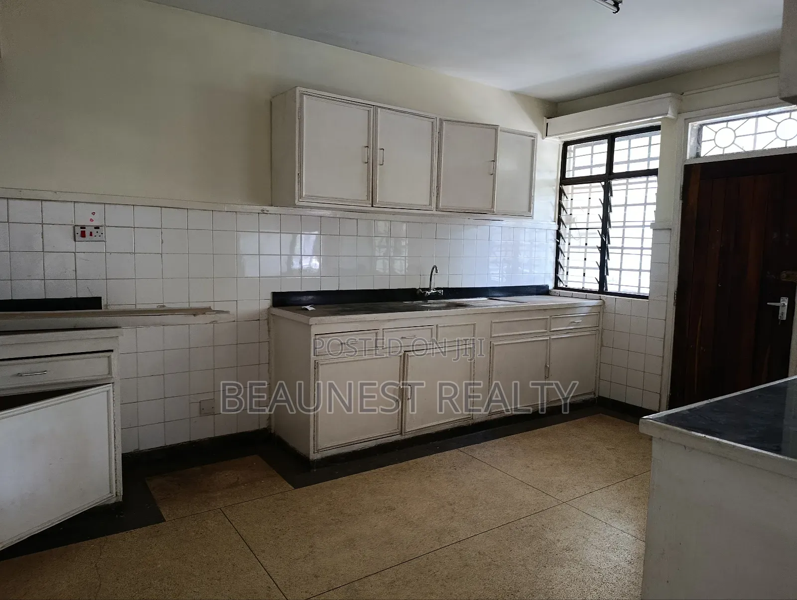 3 Bedroom Duplex Office in Raphta Road Area