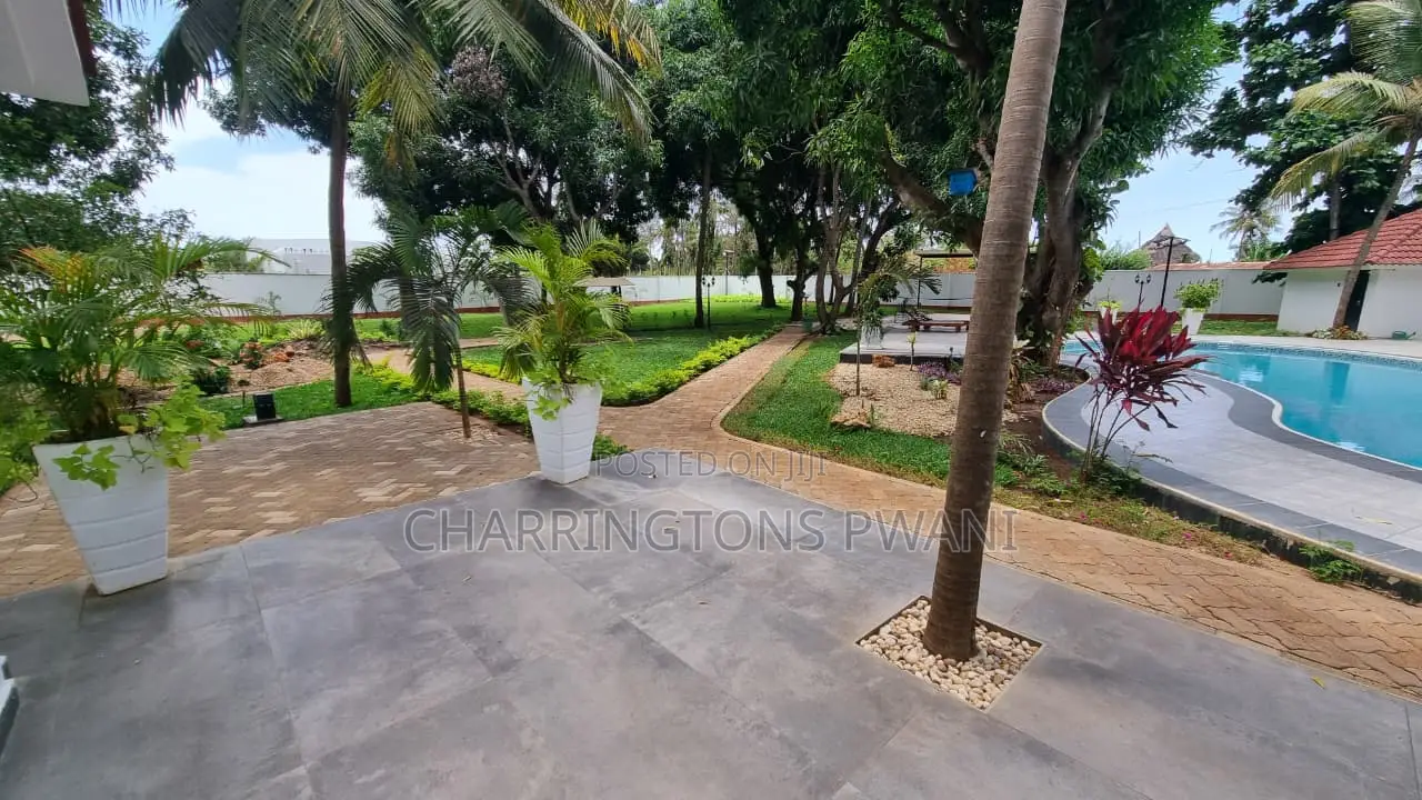 2 Pax Independent Studio Suite, 5 Mins Drive to the Beach in Diani in Diani