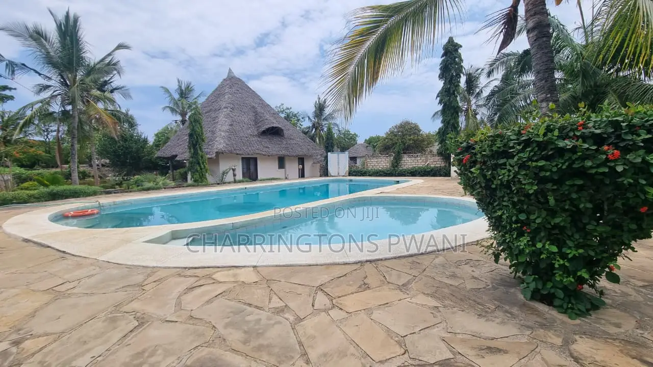 Makuti Studio With Pool Access, 2 Mins Drive to the Beach in Diani in Diani