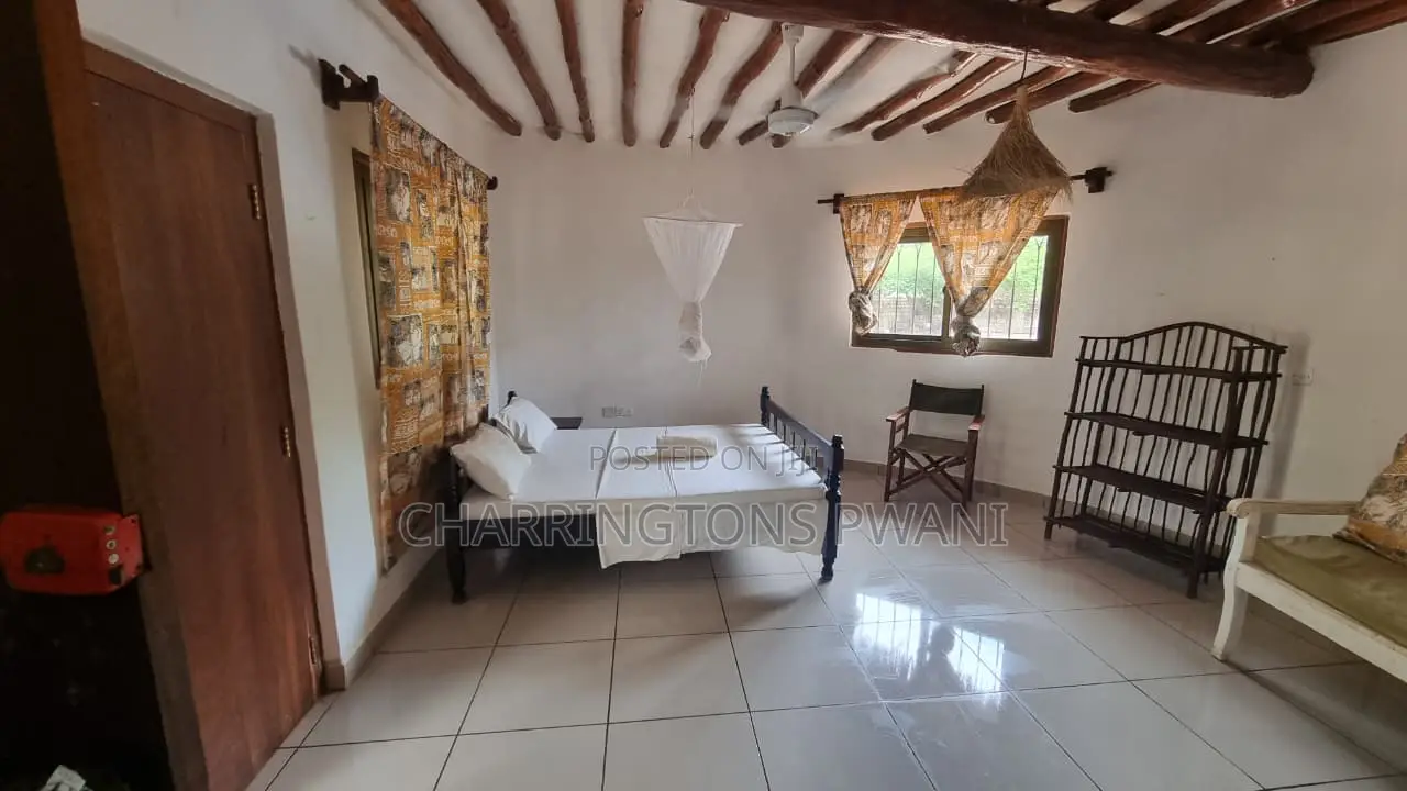 Makuti Studio With Pool Access, 2 Mins Drive to the Beach in Diani in Diani