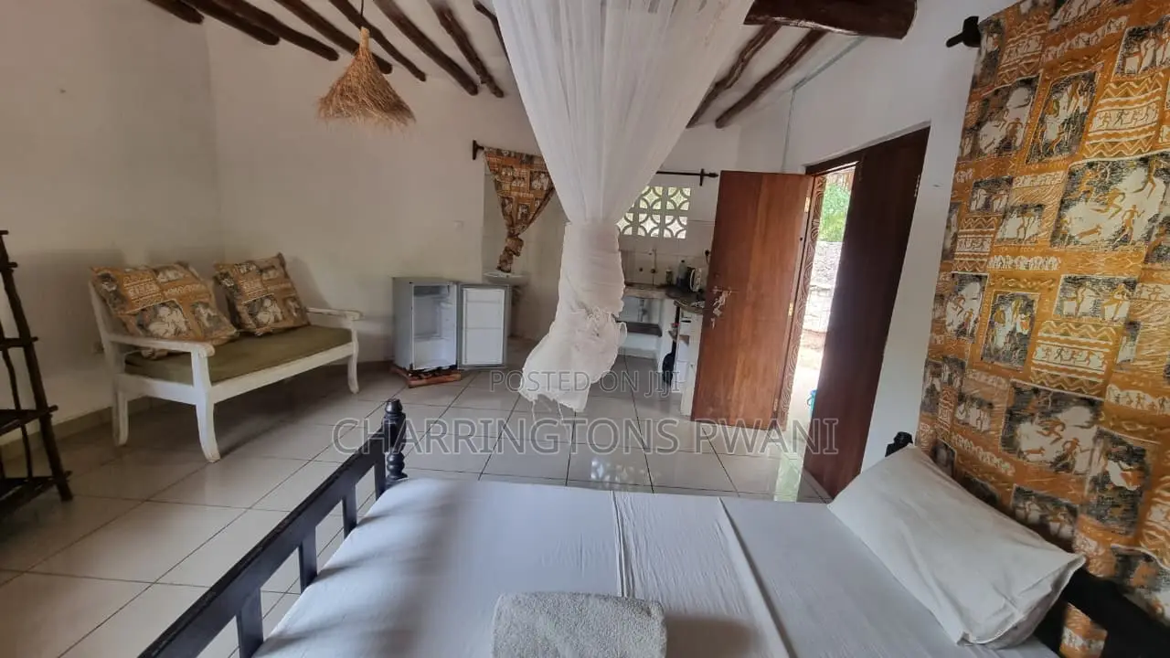 Makuti Studio With Pool Access, 2 Mins Drive to the Beach in Diani in Diani