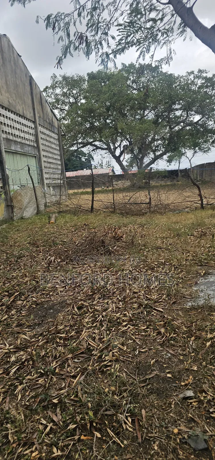 2 Acres of Land With Old Godown on Sale Changamwe Near Round About. in Kipevu